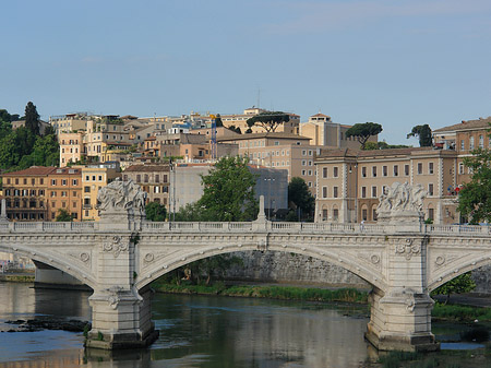 Blick zur Ponte Vittorio Emanuele II - Latium (Rom) (Rom)