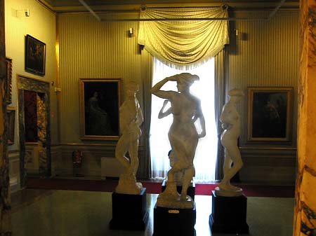 Statue am Palazzo Pitti