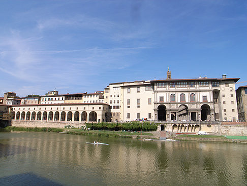  Fotografie Reiseführer  Blick auf die Uffizien am Arnoufer